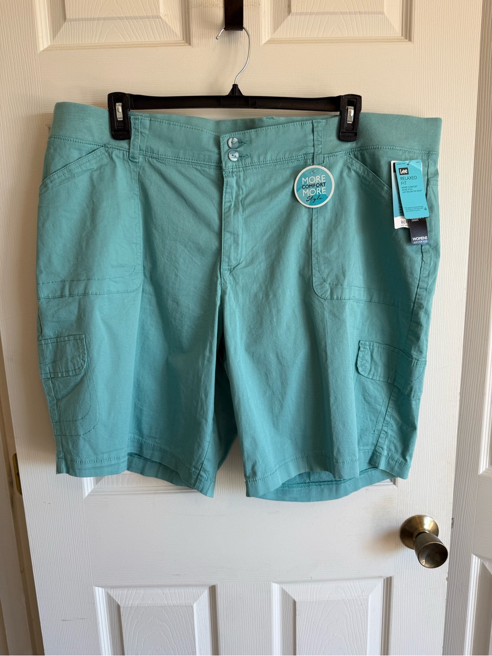 Lee Women’s Teal Relaxed Fit Cargo Shorts NWT